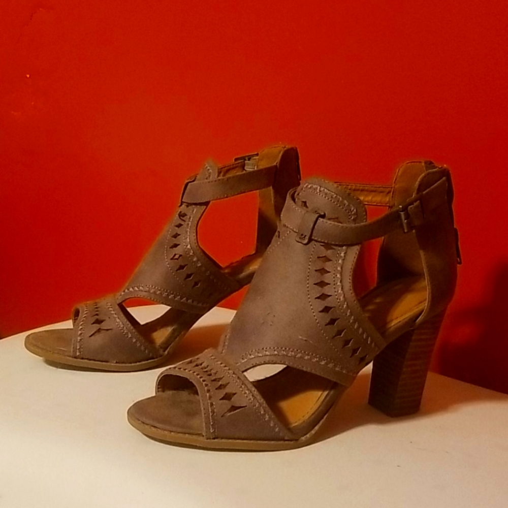 7.5 Report heels